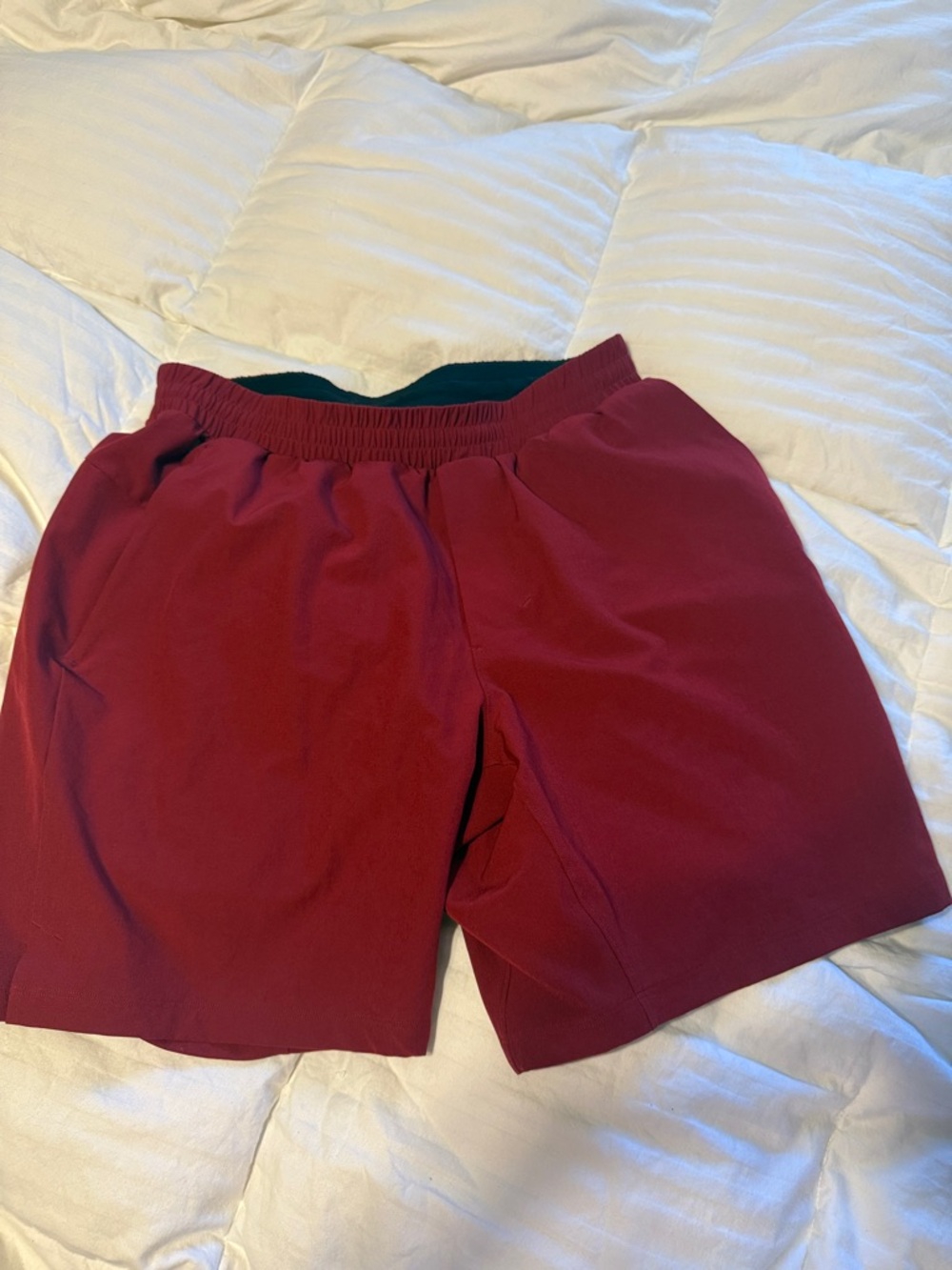 Lululemon  Casual Elastic-Waist Burgundy Shorts med